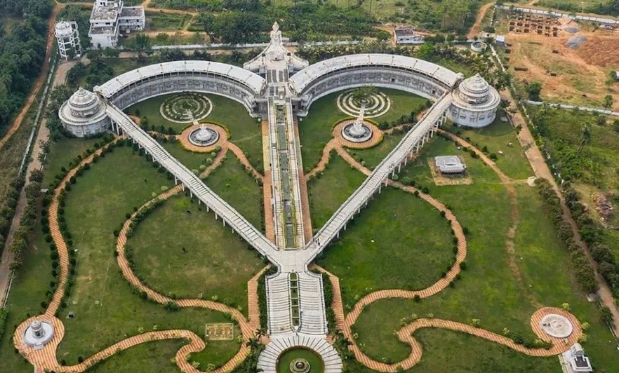 శ్రీరామనవమి స్పెషల్: విల్లు ఆకారంలో అద్భుత రామాయలం.. ఎక్కడో తెలుసా?